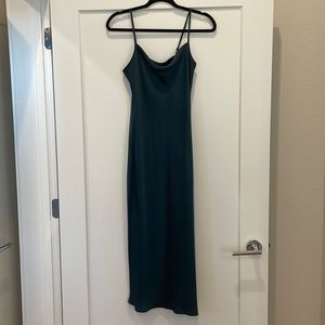 Banana Republic women’s size 0 emerald green silk slip dress